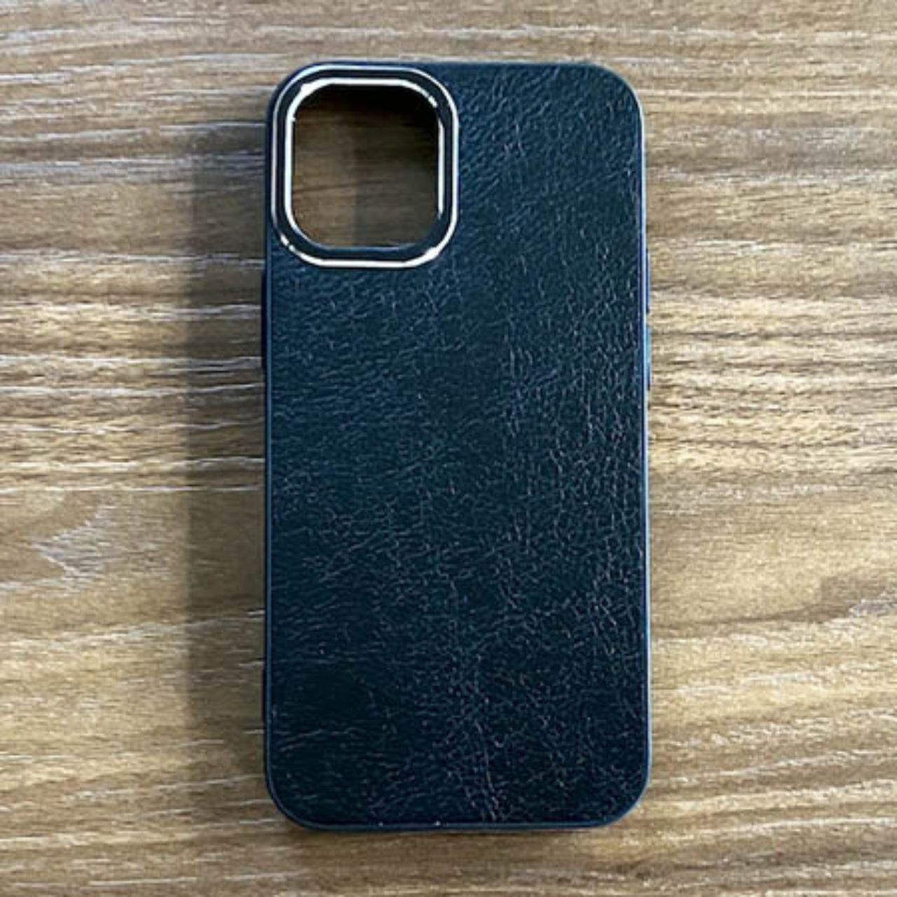 メンズの100均のスマホケースのダサくないおしゃれなコーディネート例