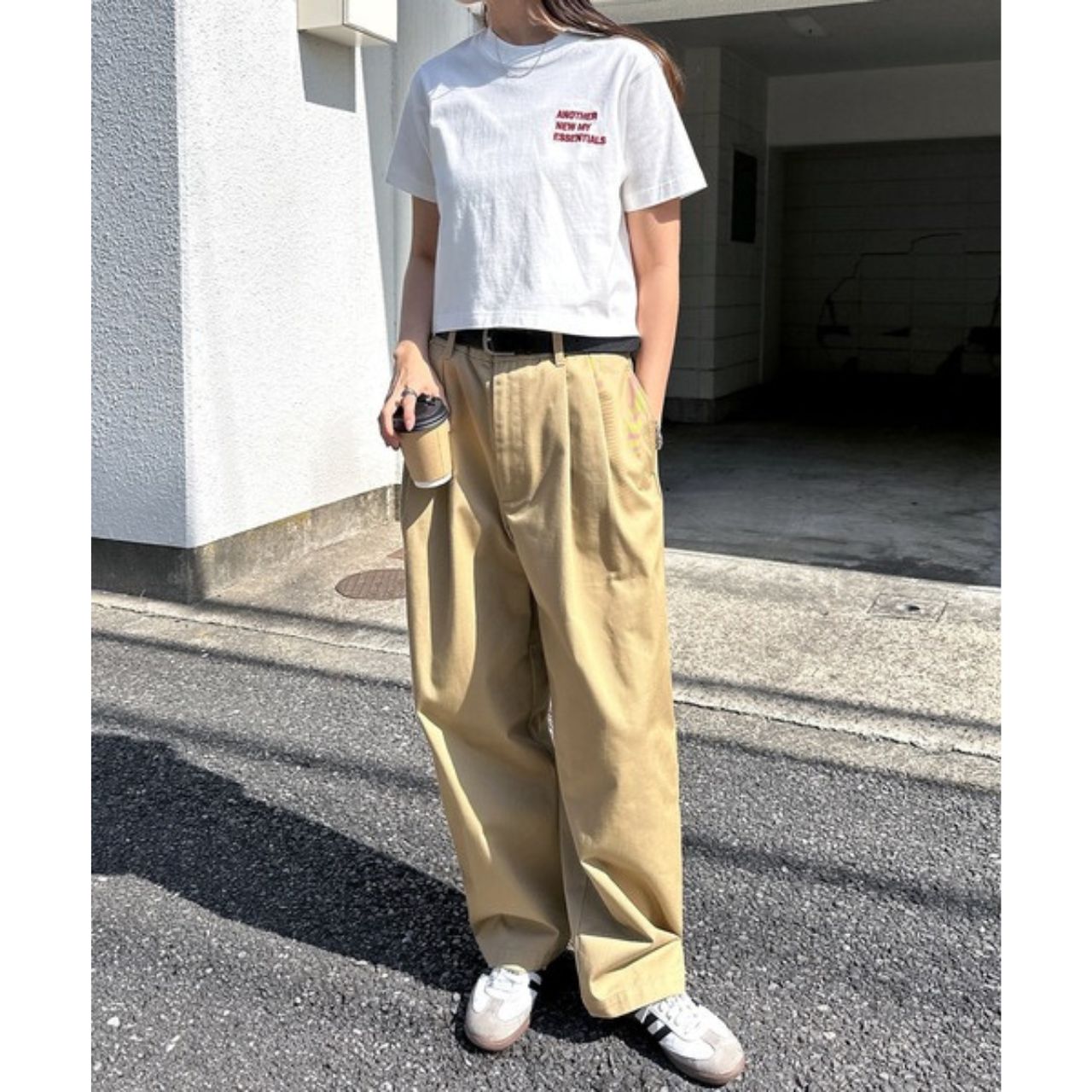 レディースのワンポイントTシャツのダサくないおしゃれなコーディネート例
