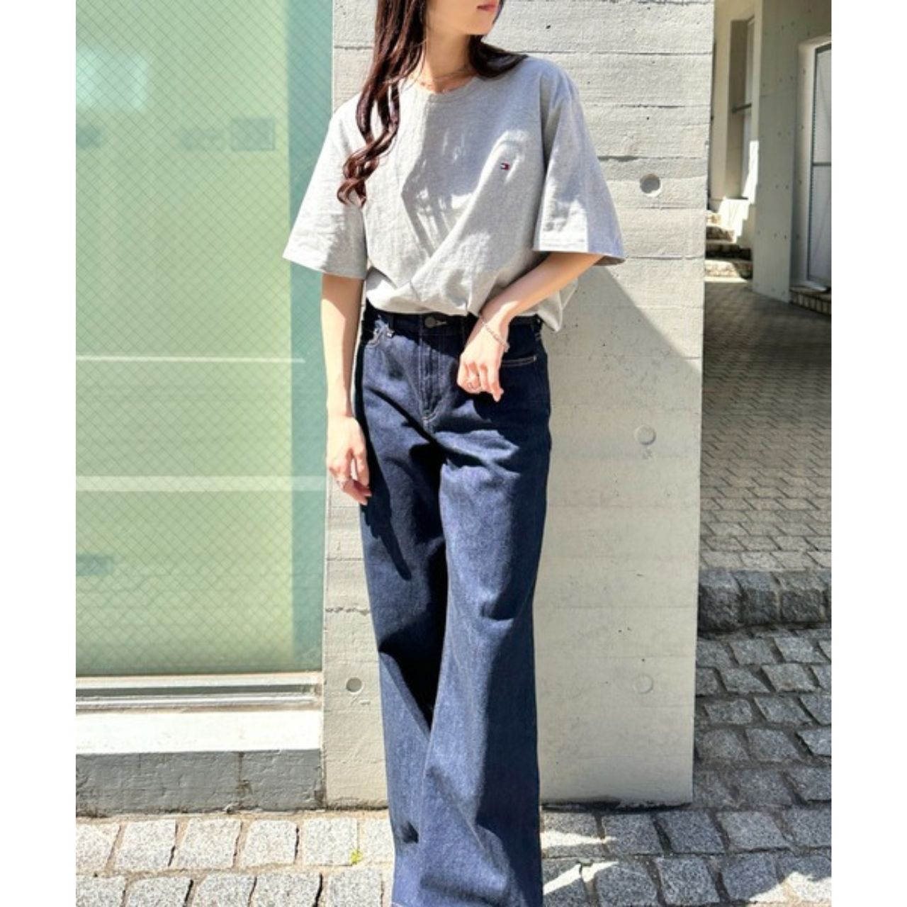 レディースのワンポイントTシャツのダサくないおしゃれなコーディネート例
