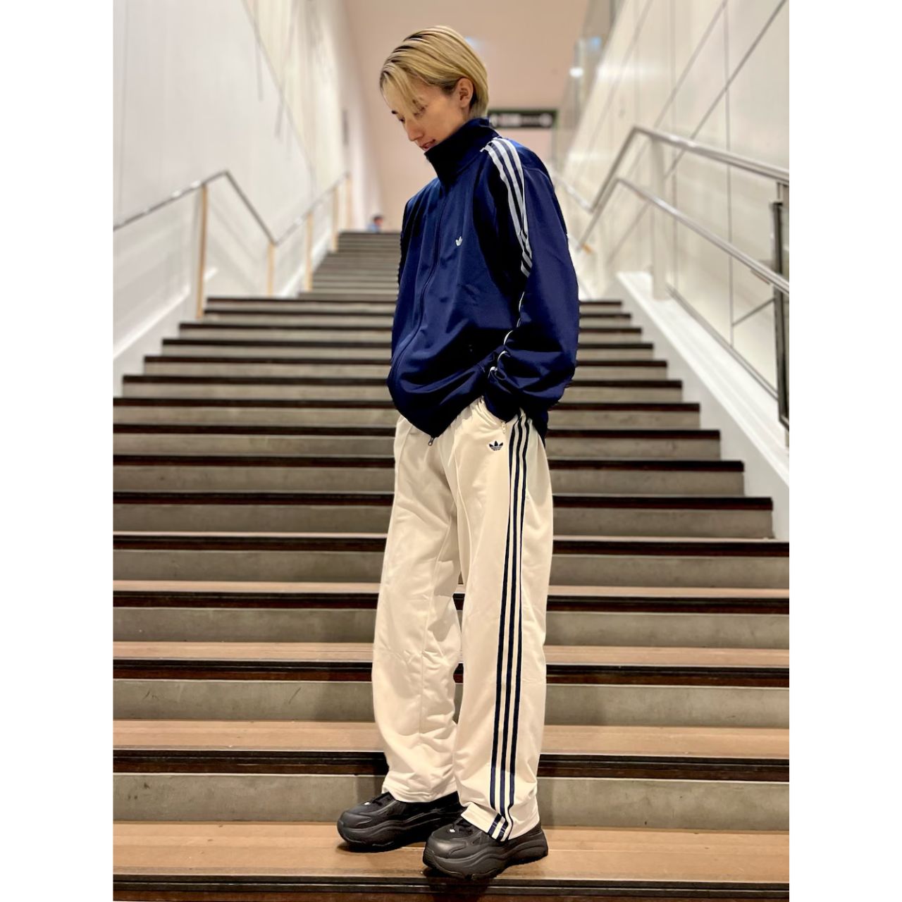 メンズのAdidasのオズガイアのダサくないおしゃれなコーディネート例
