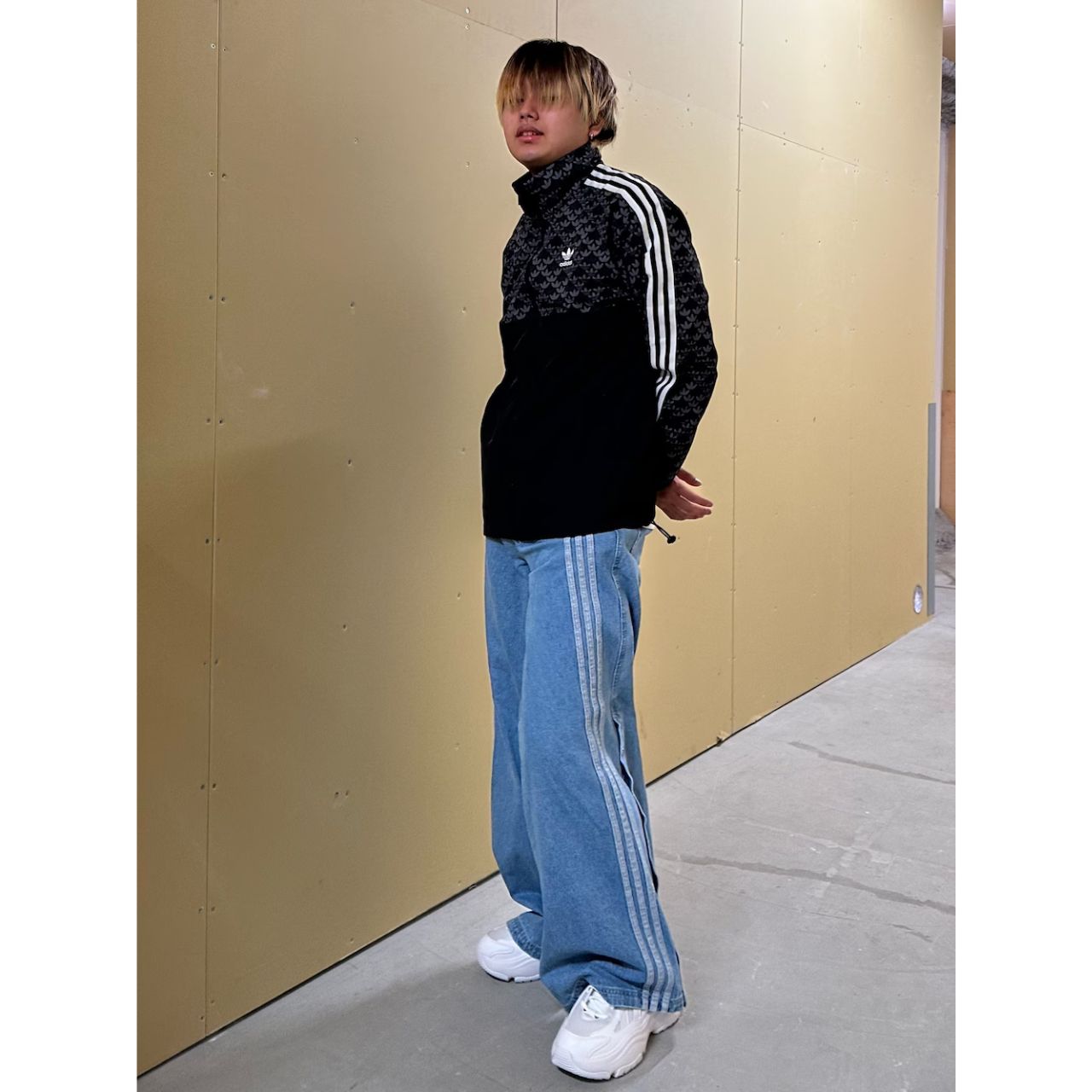 メンズのAdidasのオズガイアのダサくないおしゃれなコーディネート例
