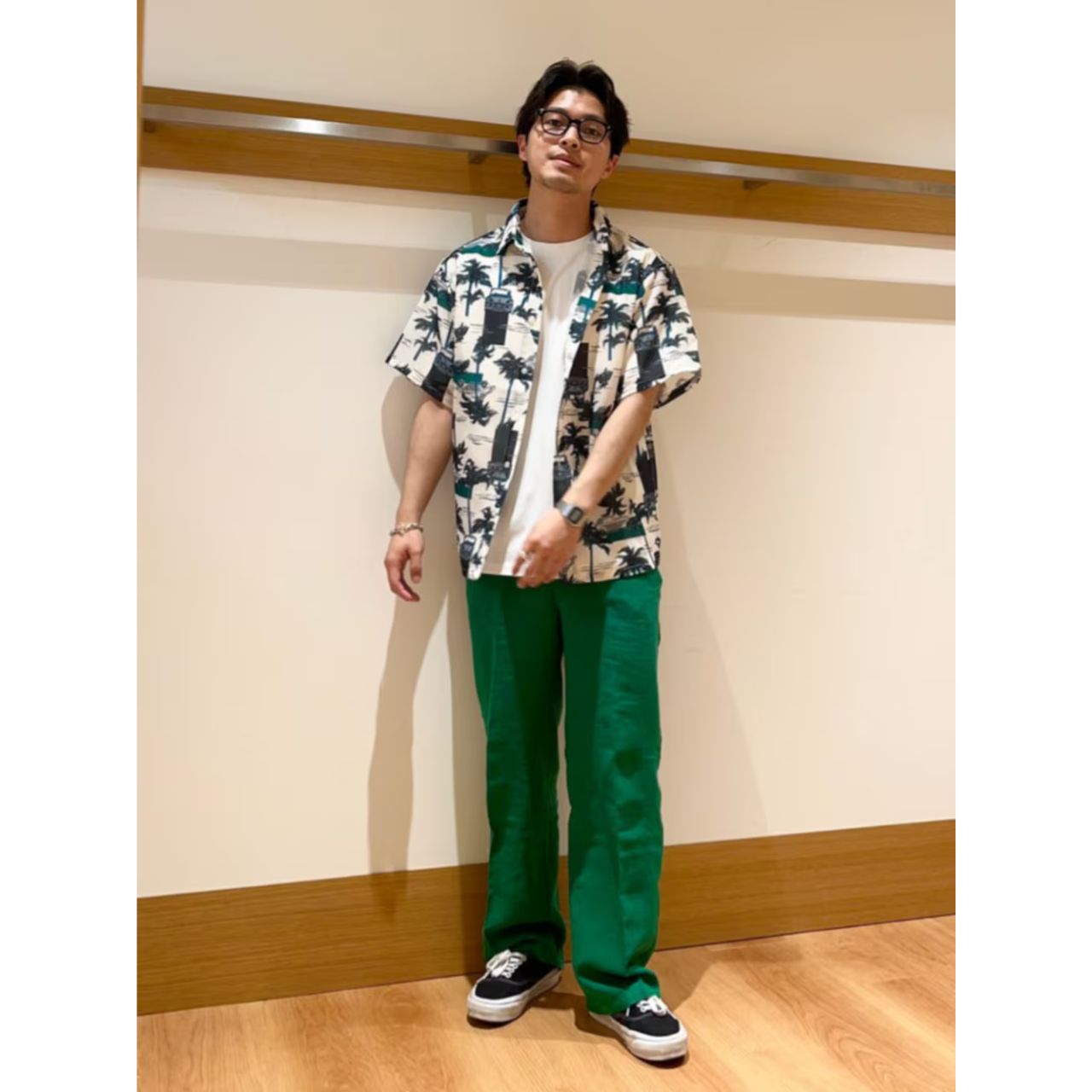 メンズの総柄シャツのダサくないおしゃれなコーディネート例