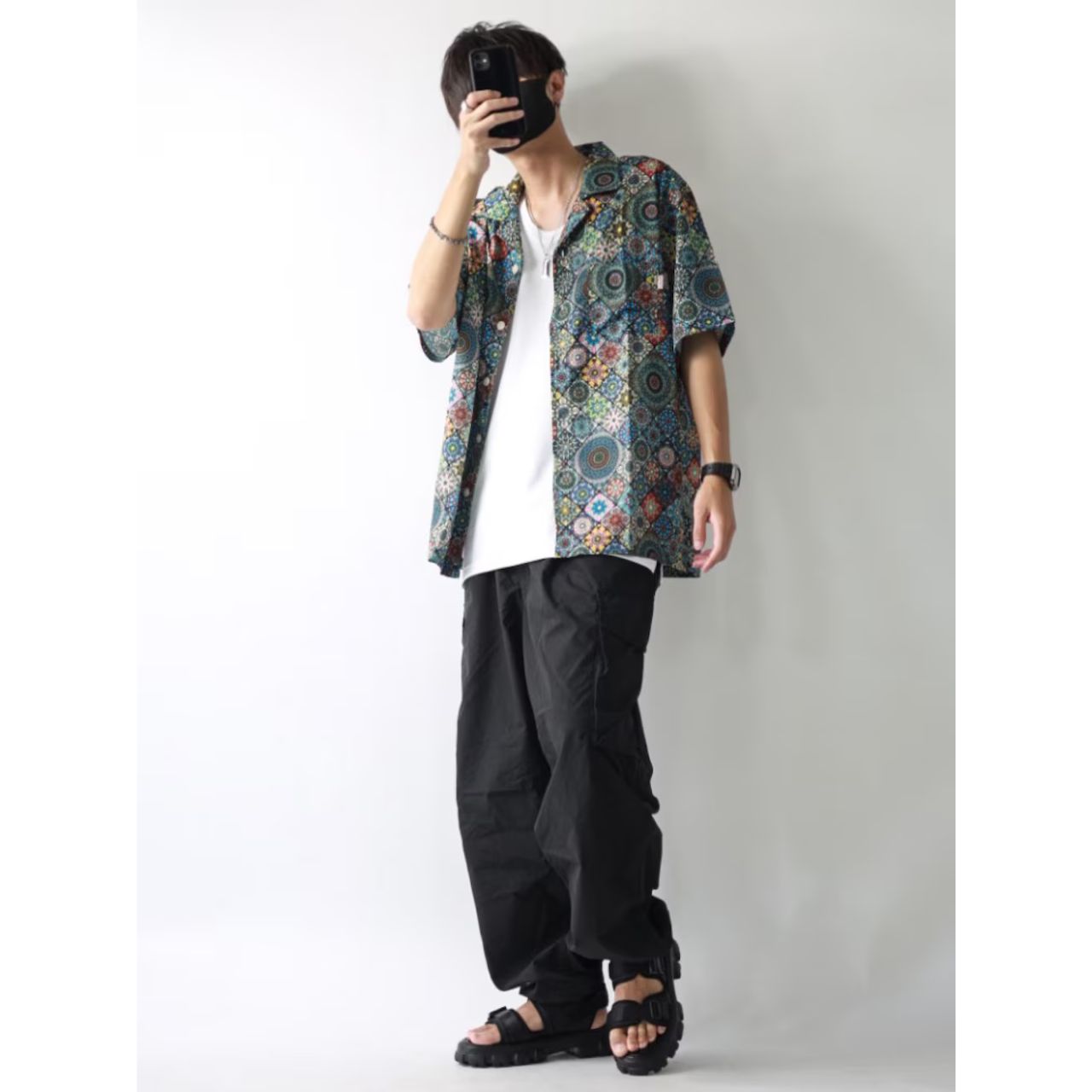 メンズの総柄シャツのダサくないおしゃれなコーディネート例
