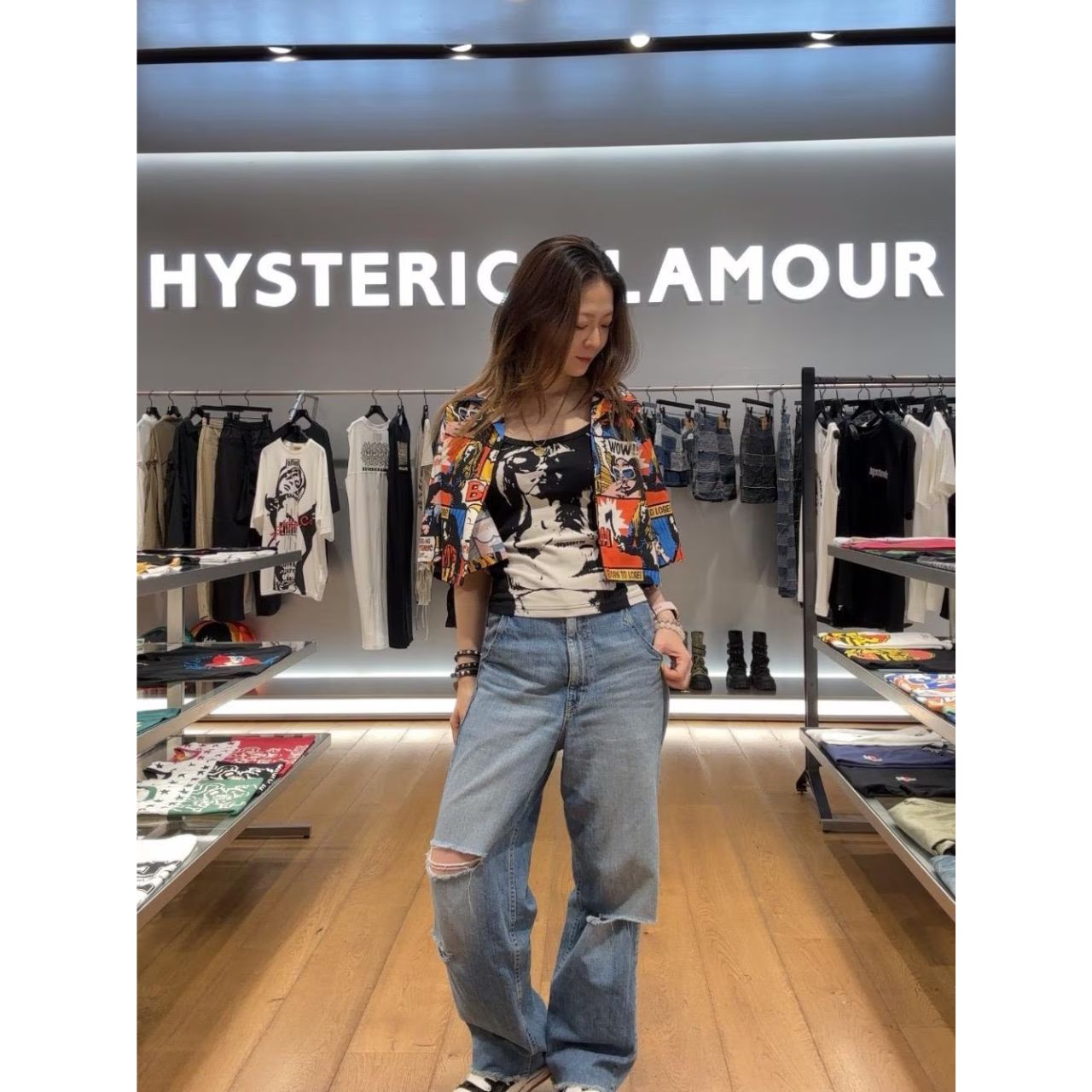 レディースの総柄シャツのダサくないおしゃれなコーディネート例