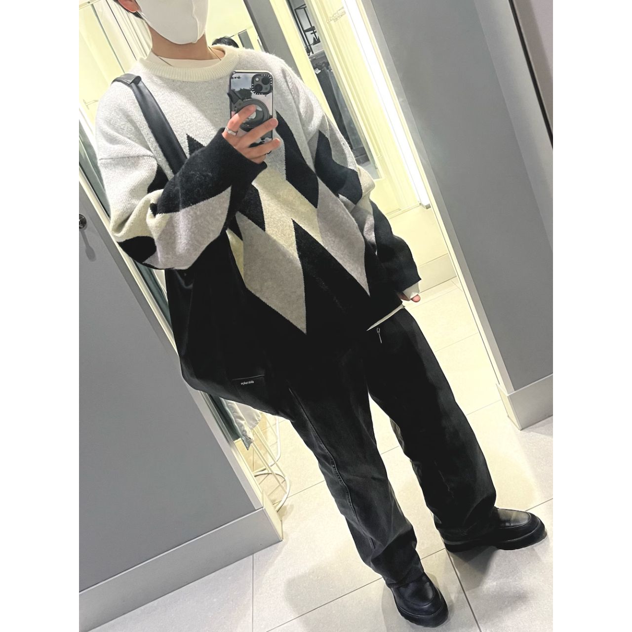 メンズのアーガイルニットのダサくないおしゃれなコーディネート例