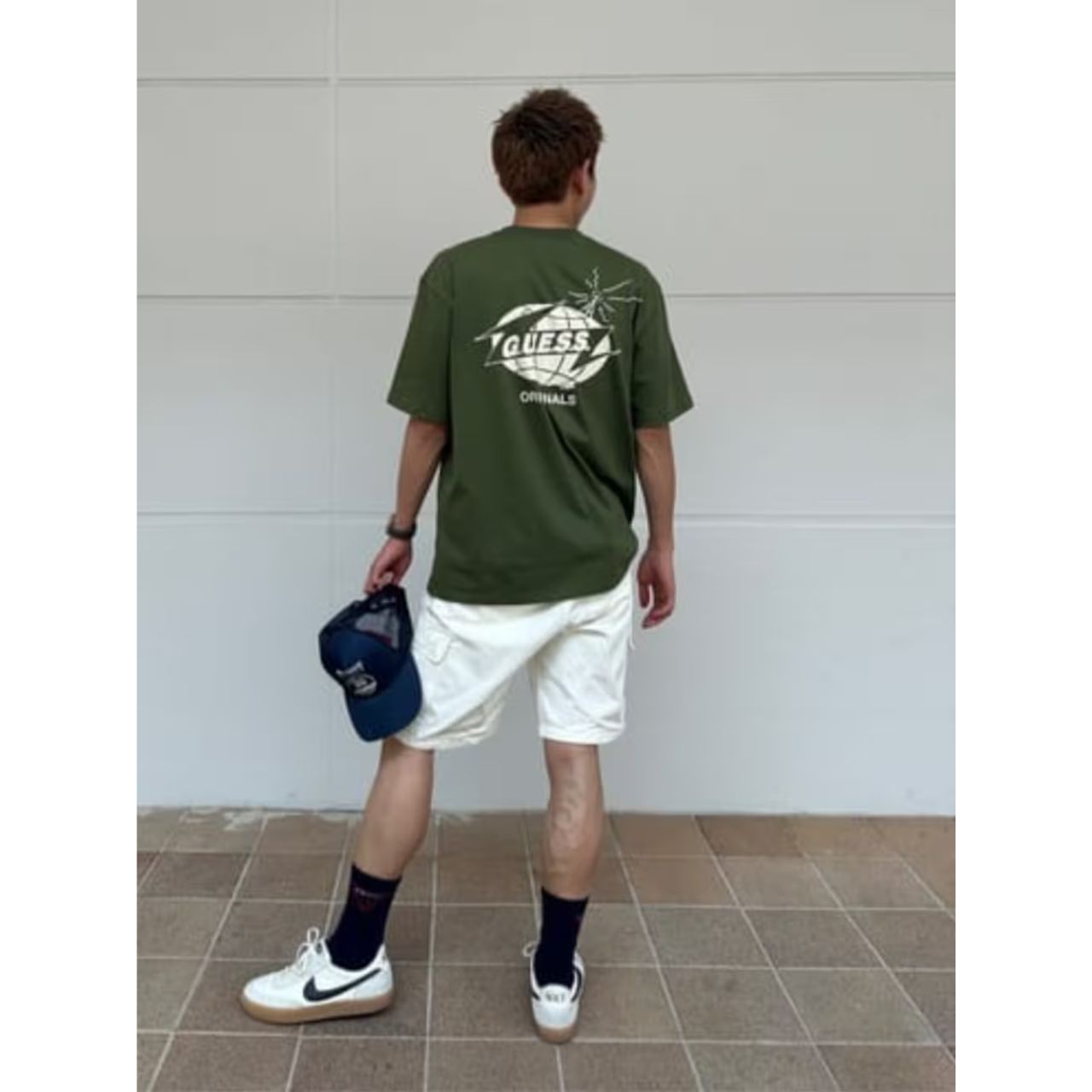 メンズのバックプリントTシャツのダサくないおしゃれなコーディネート例