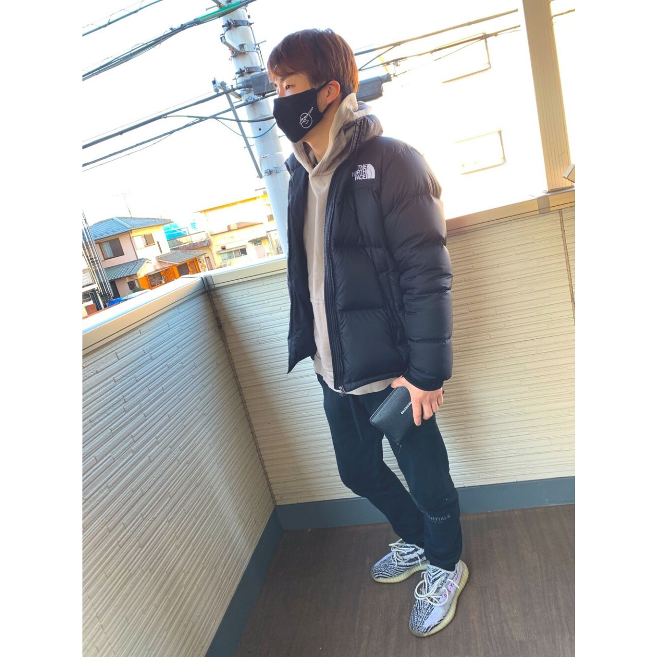 メンズのバレンシアガの財布のダサくないおしゃれなコーディネート例
