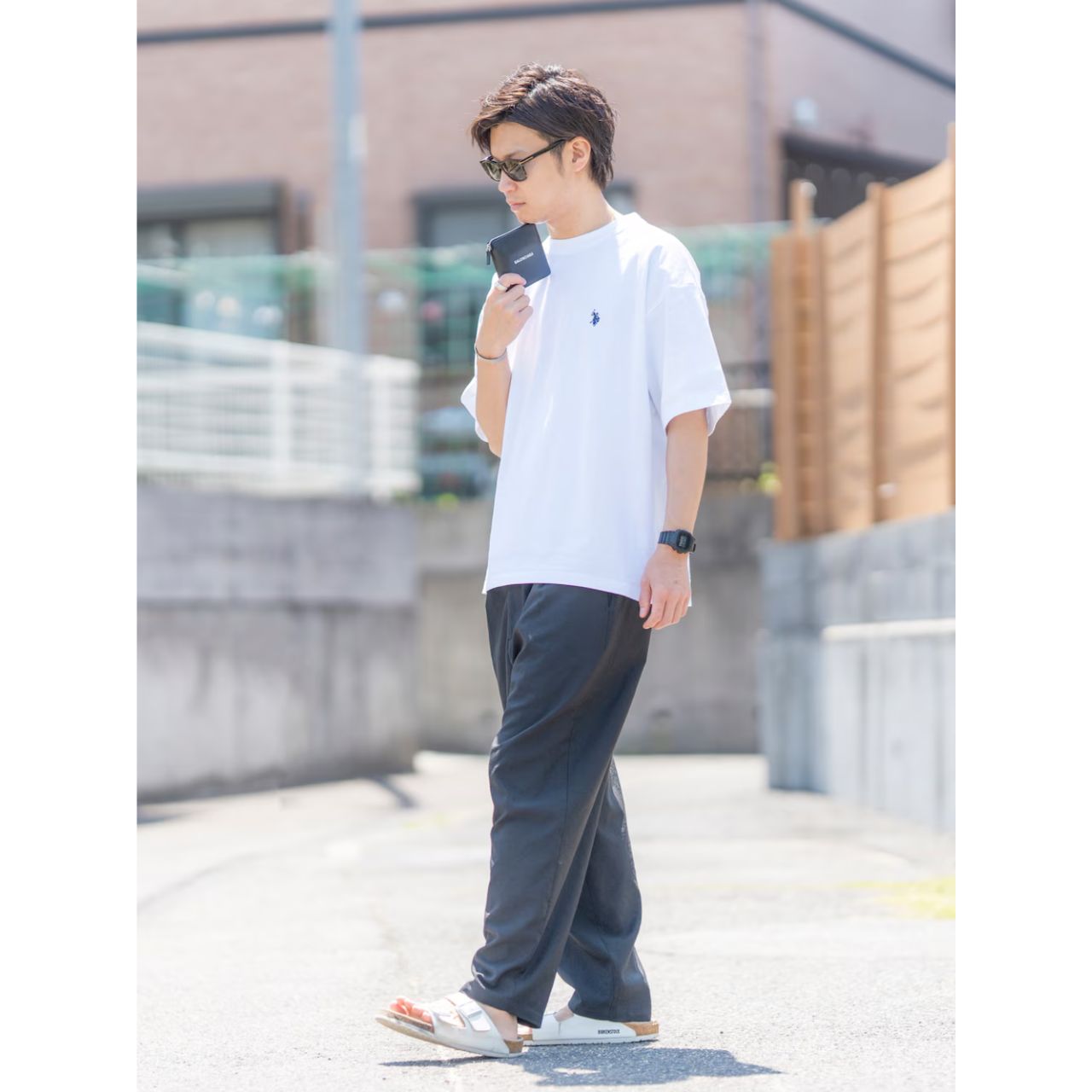 メンズのバレンシアガの財布のダサくないおしゃれなコーディネート例
