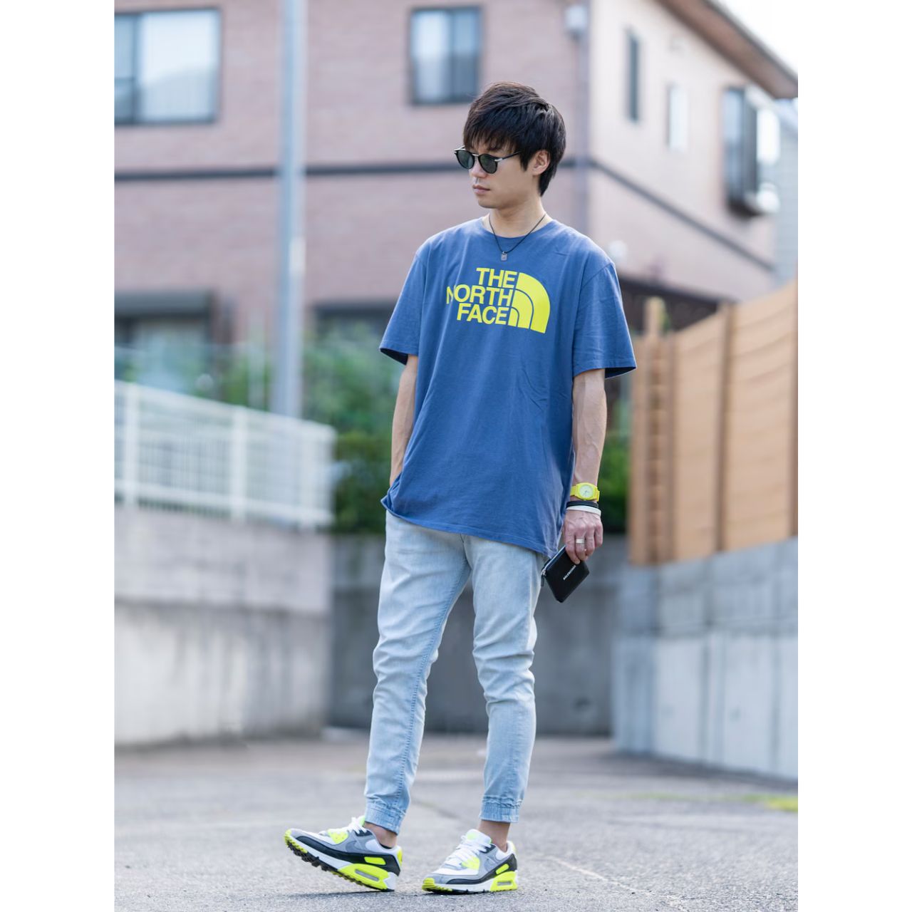 メンズのバレンシアガの財布のダサくないおしゃれなコーディネート例
