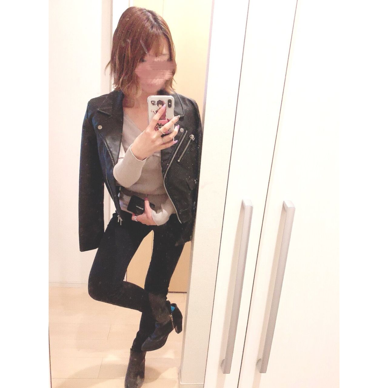 レディースのバレンシアガの財布のダサくないおしゃれなコーディネート例
