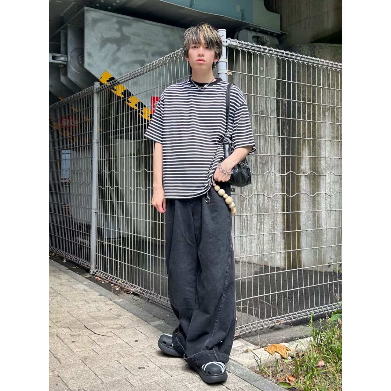メンズのバナナバッグのダサくないおしゃれなコーディネート例