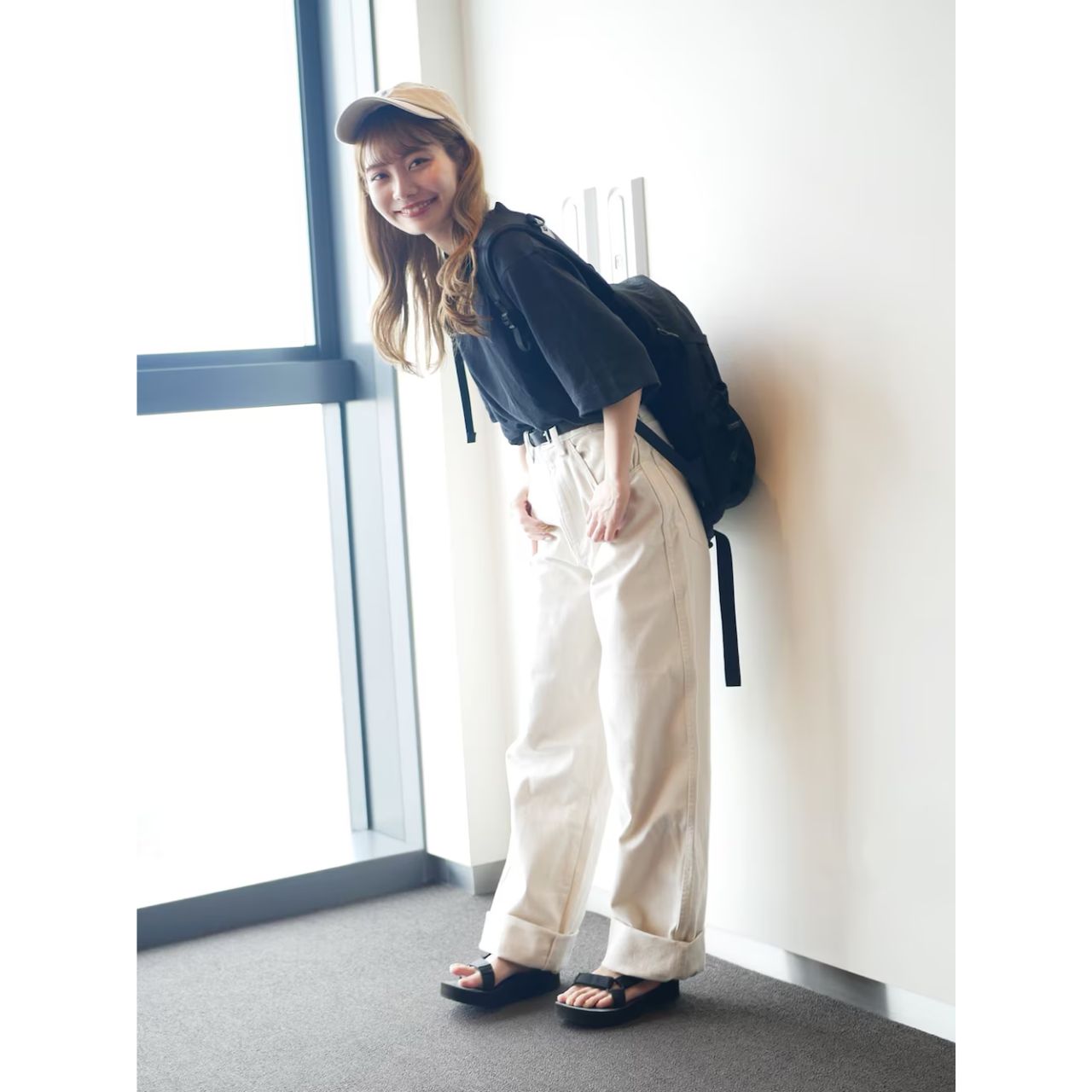 レディースのベージュキャップのダサくないおしゃれなコーディネート例