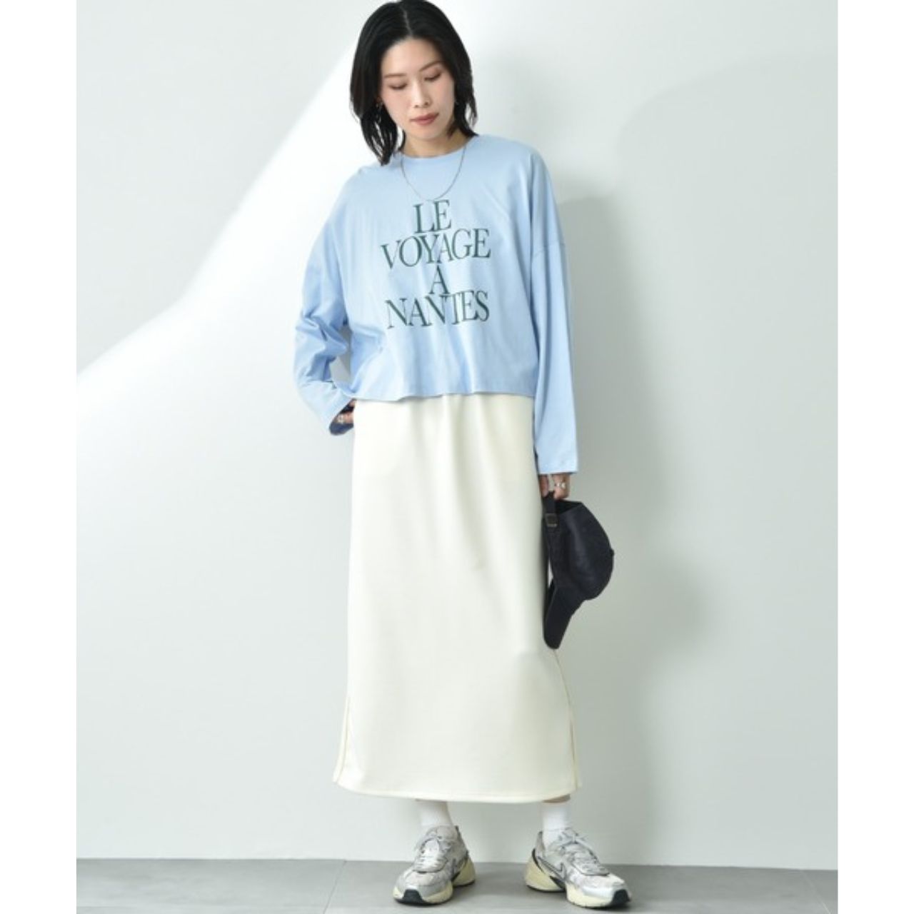 レディースのビッグロゴのTシャツのダサくないおしゃれなコーディネート例
