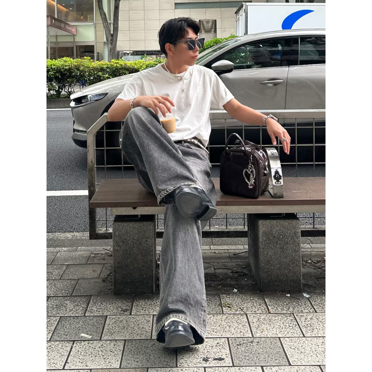 メンズの大きいサングラスのダサくないおしゃれなコーディネート例