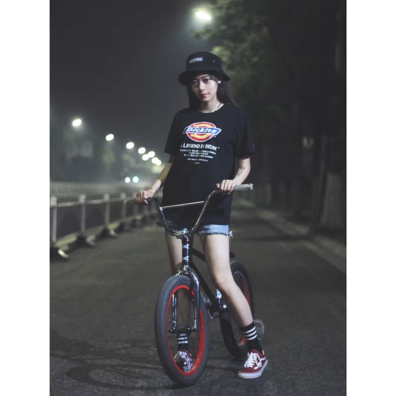 レディースのBMXの街のがおしゃれなコーディネート例