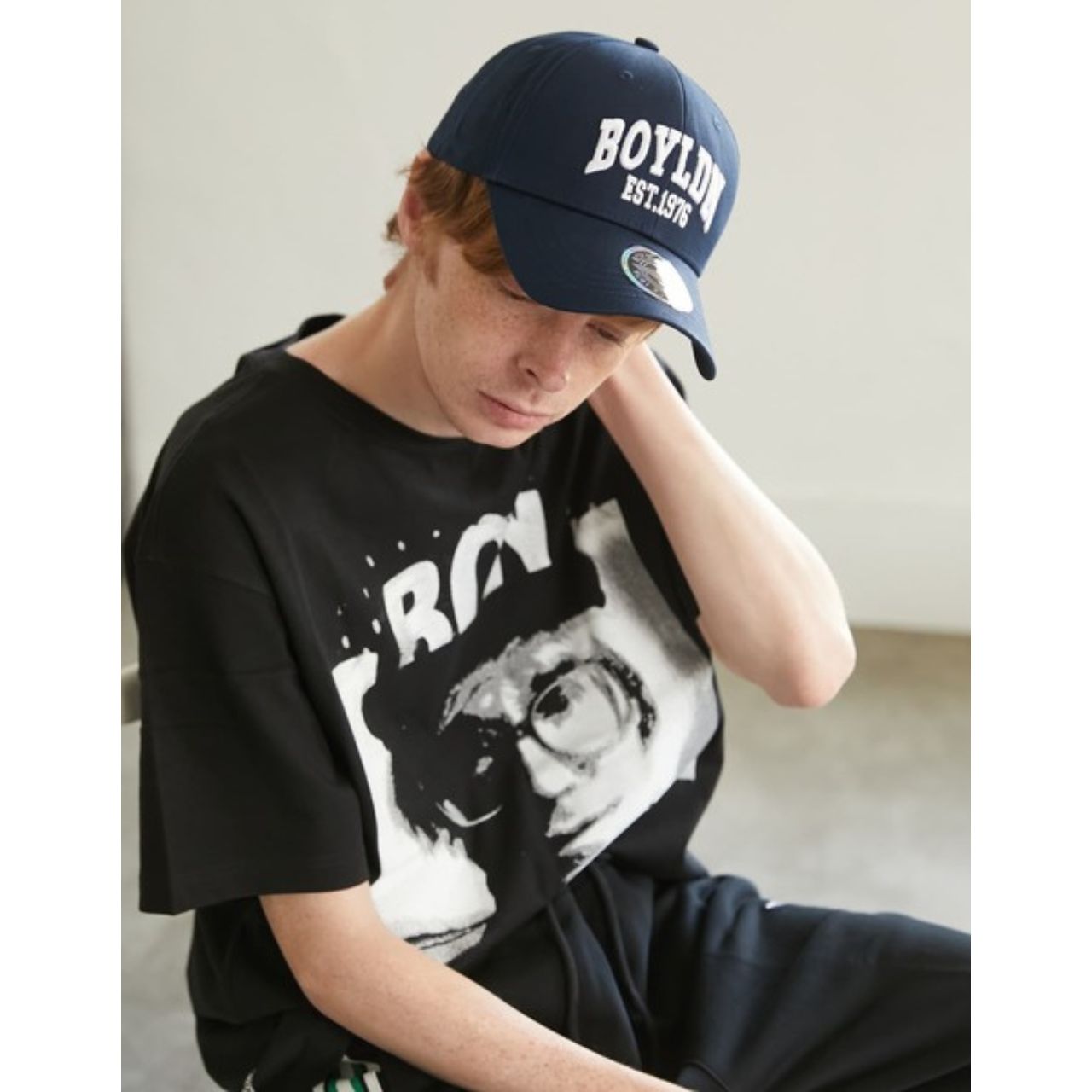 メンズのBOY LONDONのキャップのダサくないおしゃれなコーディネート例