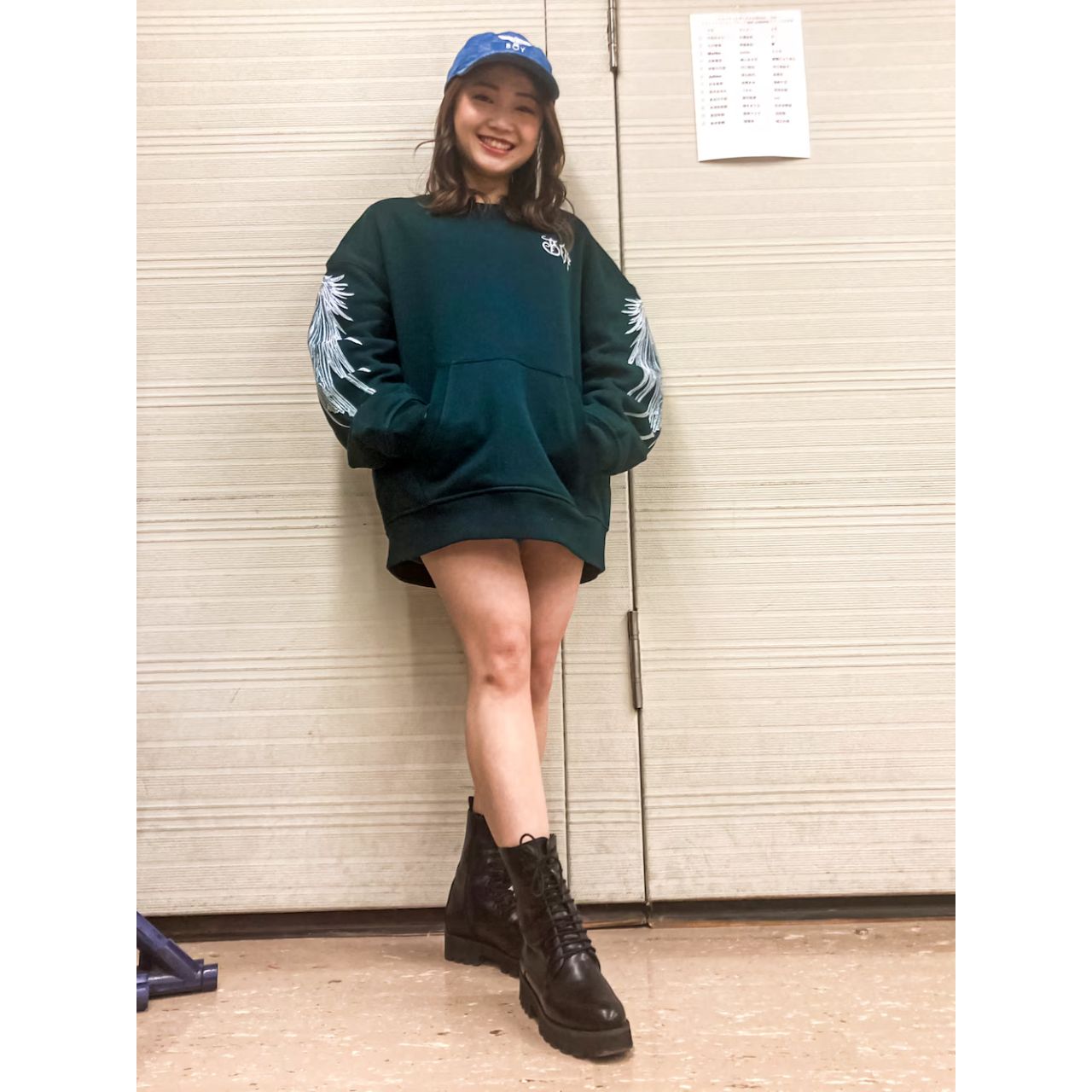 レディースのBOY LONDONのキャップのダサくないおしゃれなコーディネート例