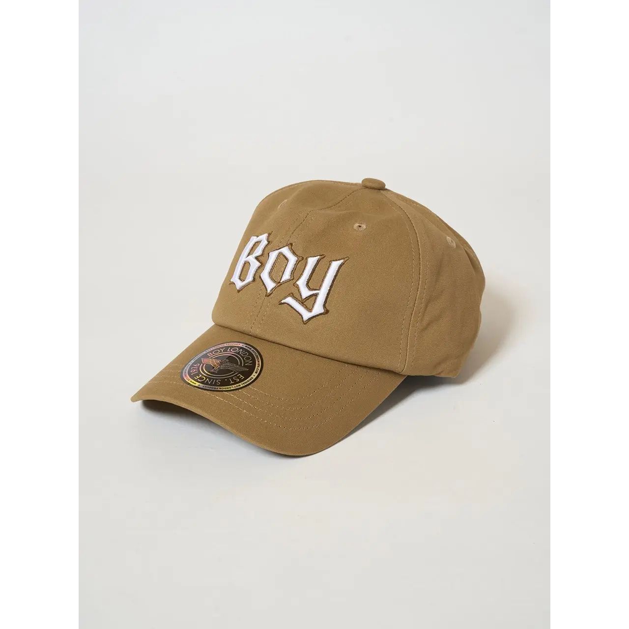 レディースのBOY LONDONのキャップのダサくないおしゃれなコーディネート例