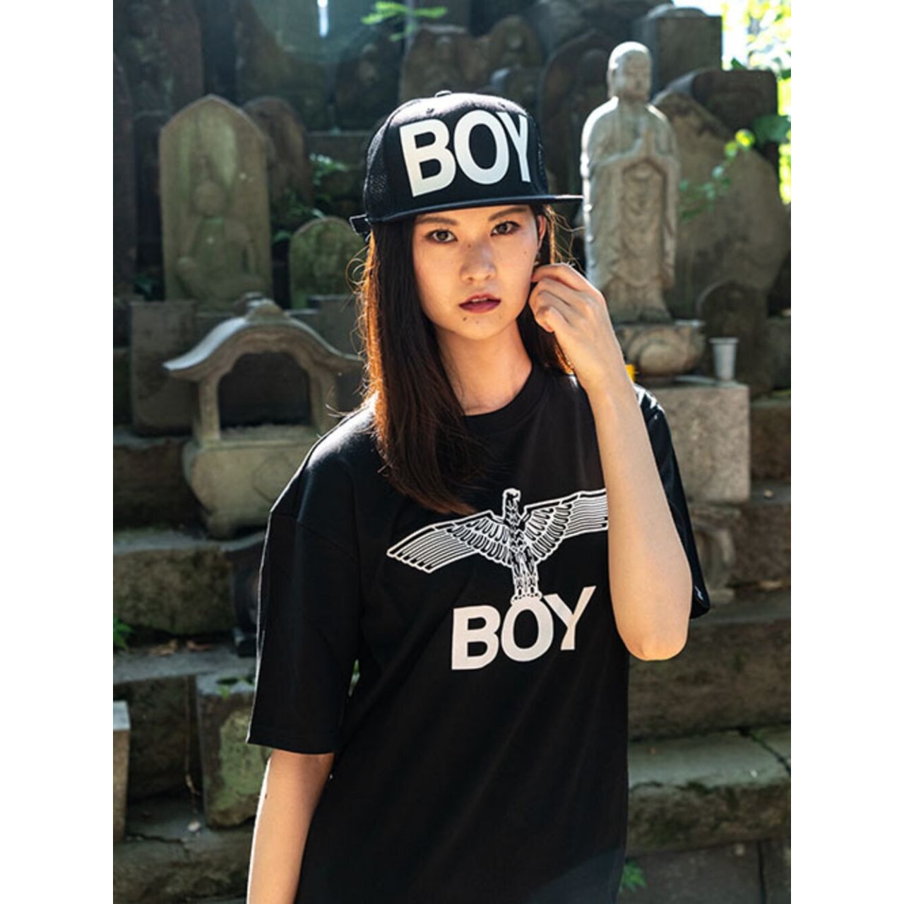 レディースのBOY LONDONのキャップのダサくないおしゃれなコーディネート例