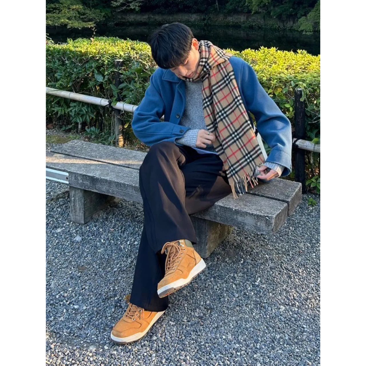 メンズのバーバリーのマフラーのダサくないおしゃれなコーディネート例