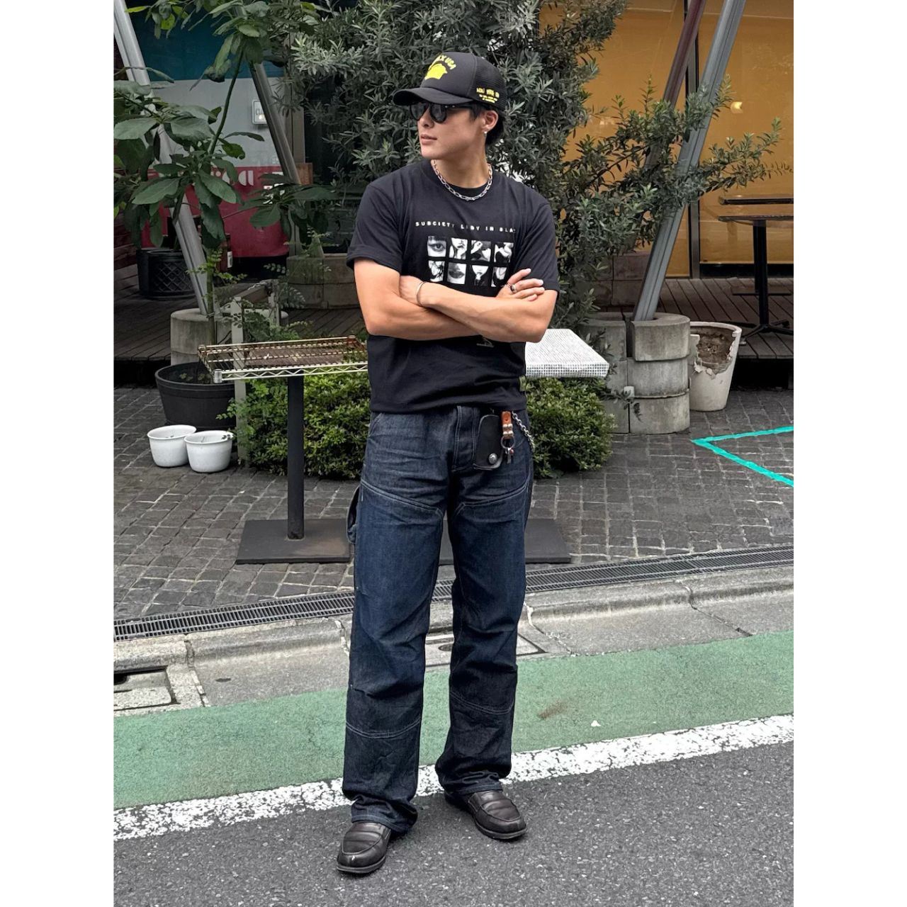 メンズのキャップにサングラスのダサくないおしゃれなコーディネート例