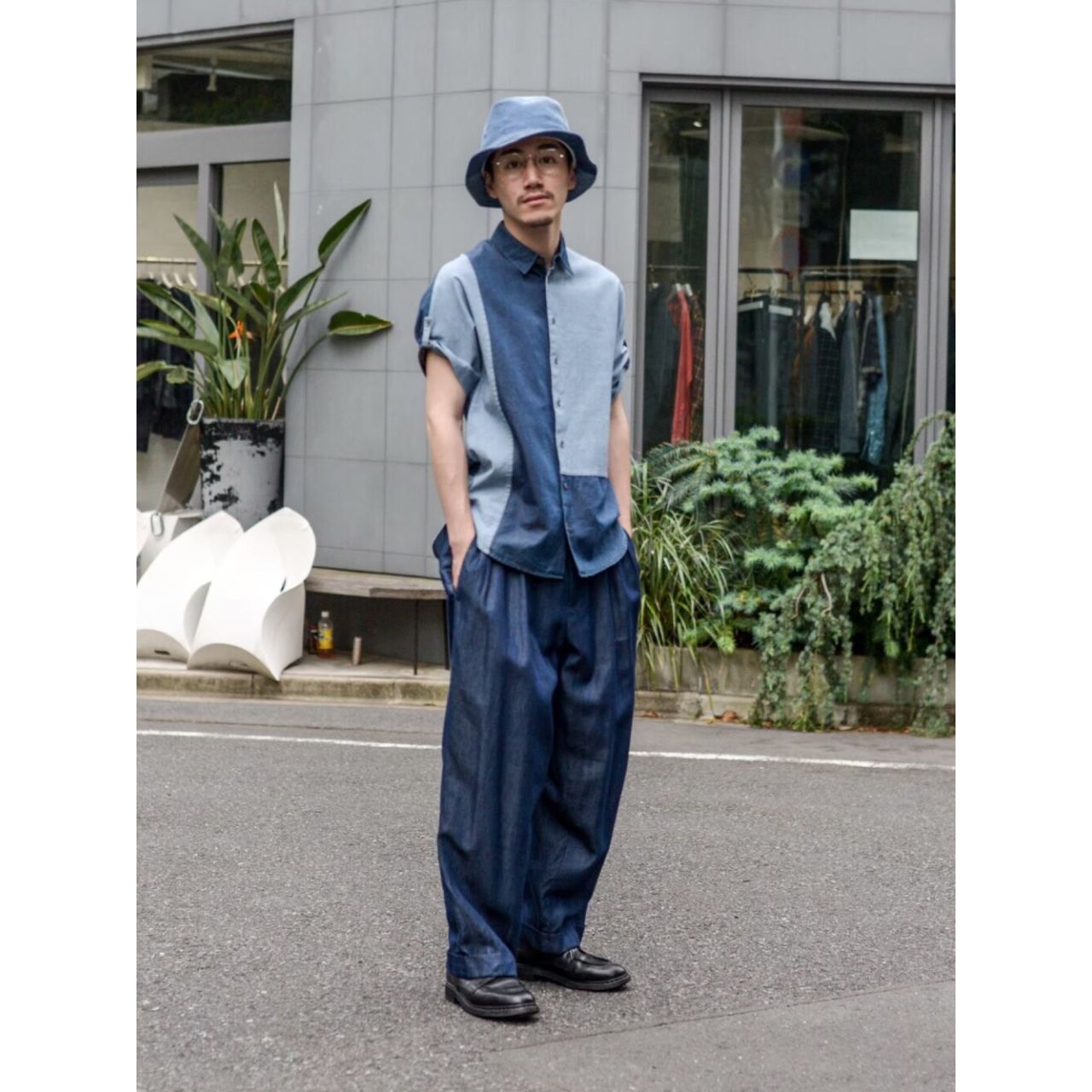 メンズのシャンブレーシャツのダサくないおしゃれなコーディネート例