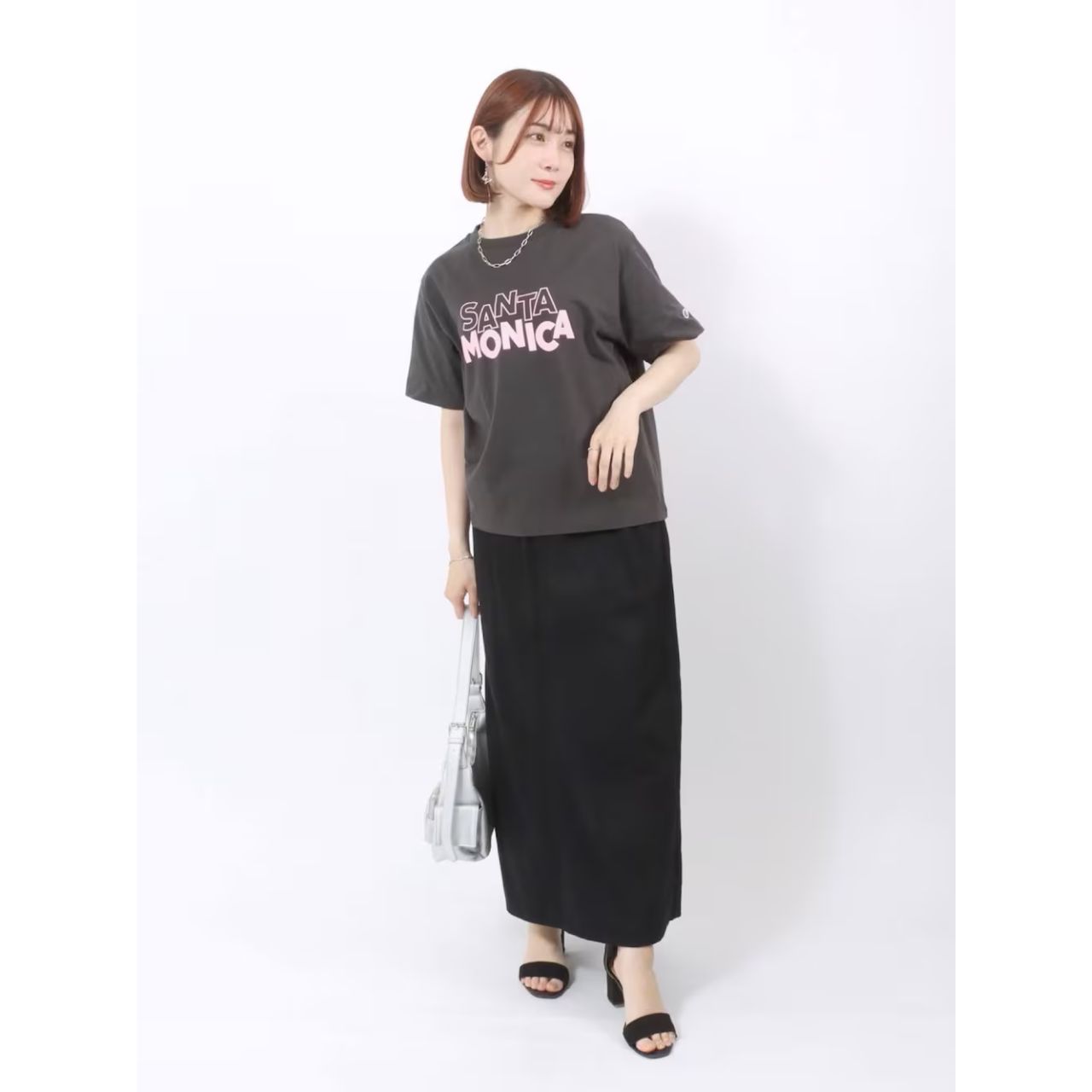 レディースのチャンピオンブランドの服のダサくないおしゃれなコーディネート例
