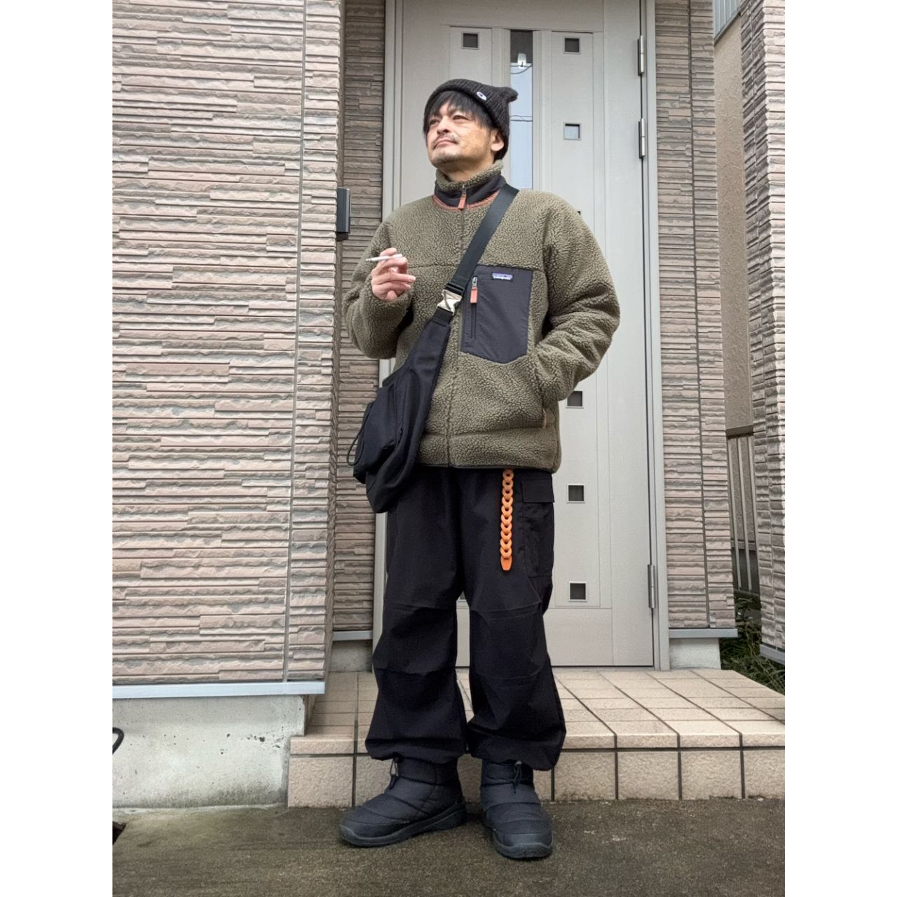 メンズのチャンピオンのニット帽のダサくないおしゃれなコーディネート例
