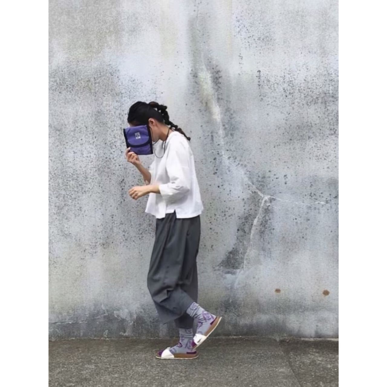 レディースのチャムスの財布のダサくないおしゃれなコーディネート例
