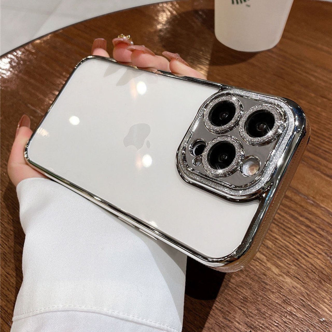 スマホのクリアケースのダサくないおしゃれなコーディネート例