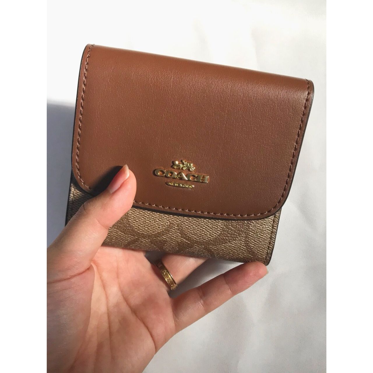 レディースのCOACHの財布のダサくないおしゃれなコーディネート例