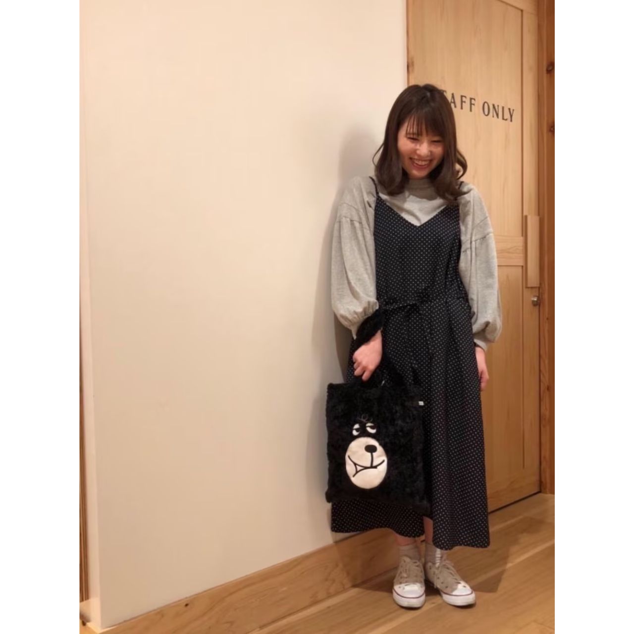 レディースのcoenのトートバッグのダサくないおしゃれなコーディネート例
