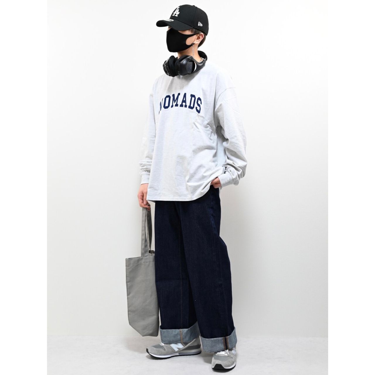 メンズのカレッジTシャツのダサくないおしゃれなコーディネート例