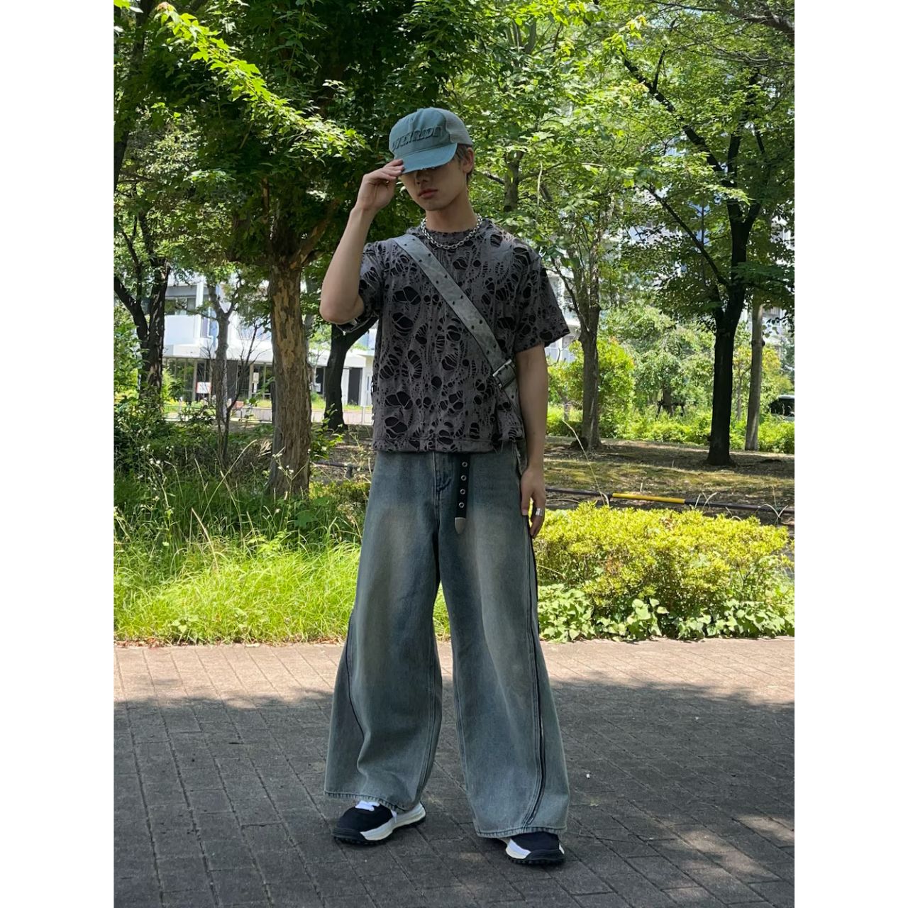 メンズのダメージキャップのダサくないおしゃれなコーディネート例