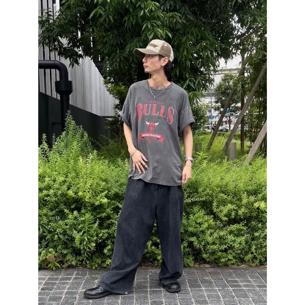 メンズのダメージキャップのダサくないおしゃれなコーディネート例