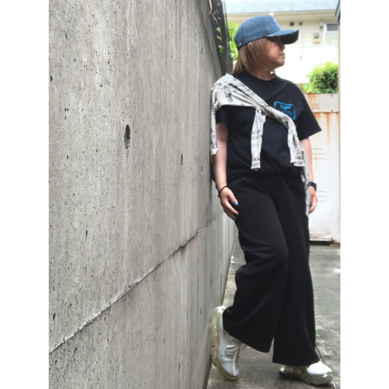 レディースのダメージキャップのダサくないおしゃれなコーディネート例