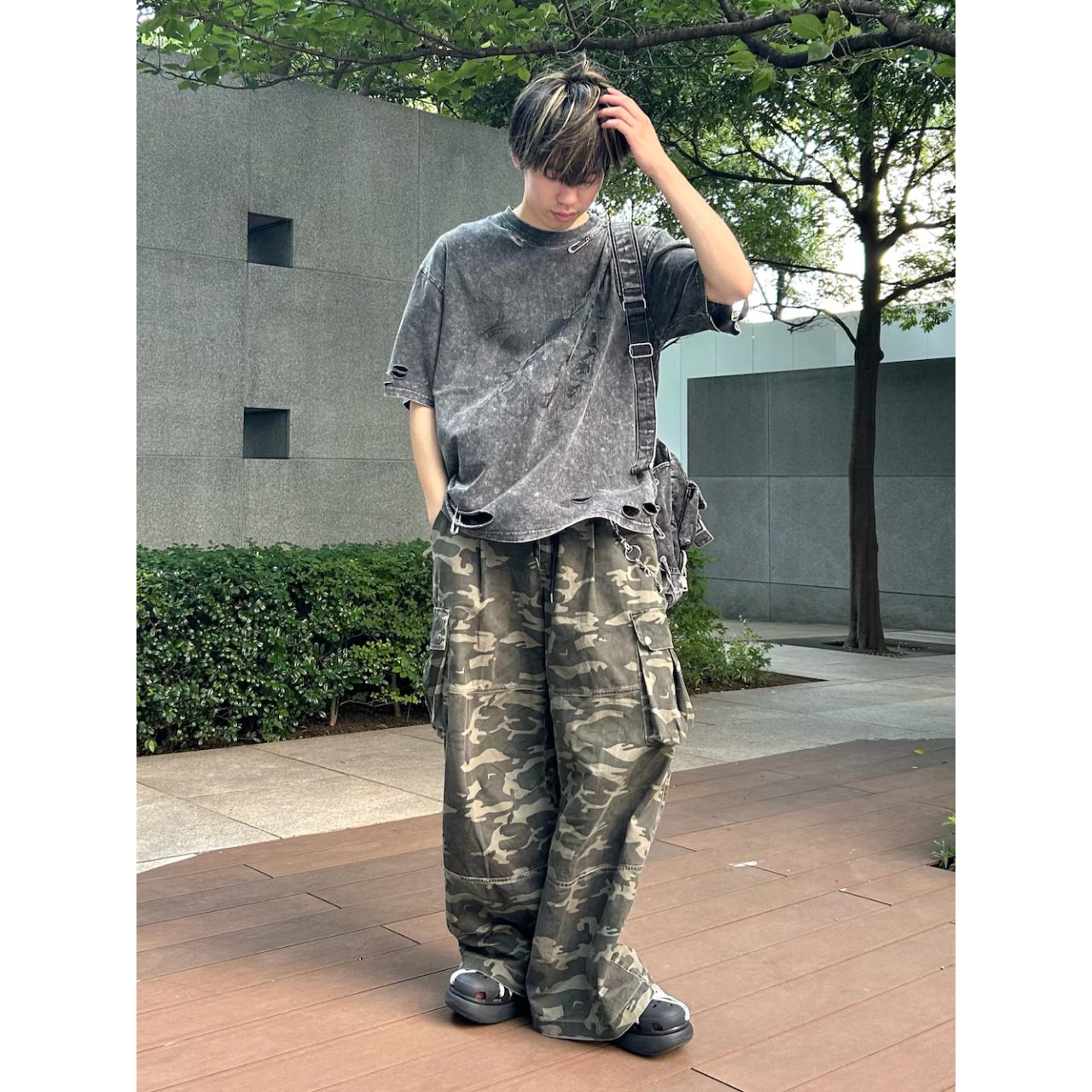 メンズのダメージTシャツのダサくないおしゃれなコーディネート例
