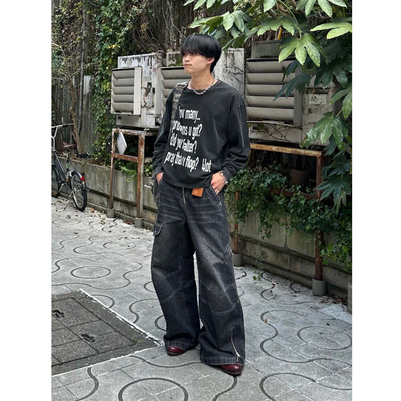 メンズのダメージTシャツのダサくないおしゃれなコーディネート例