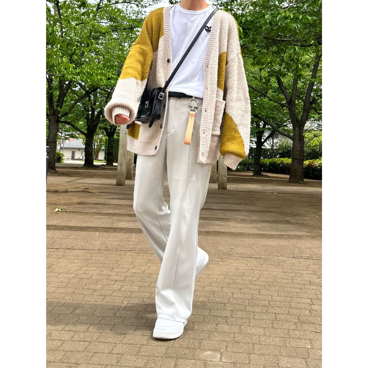 メンズのドクターマーチンのバッグのダサくないおしゃれなコーディネート例