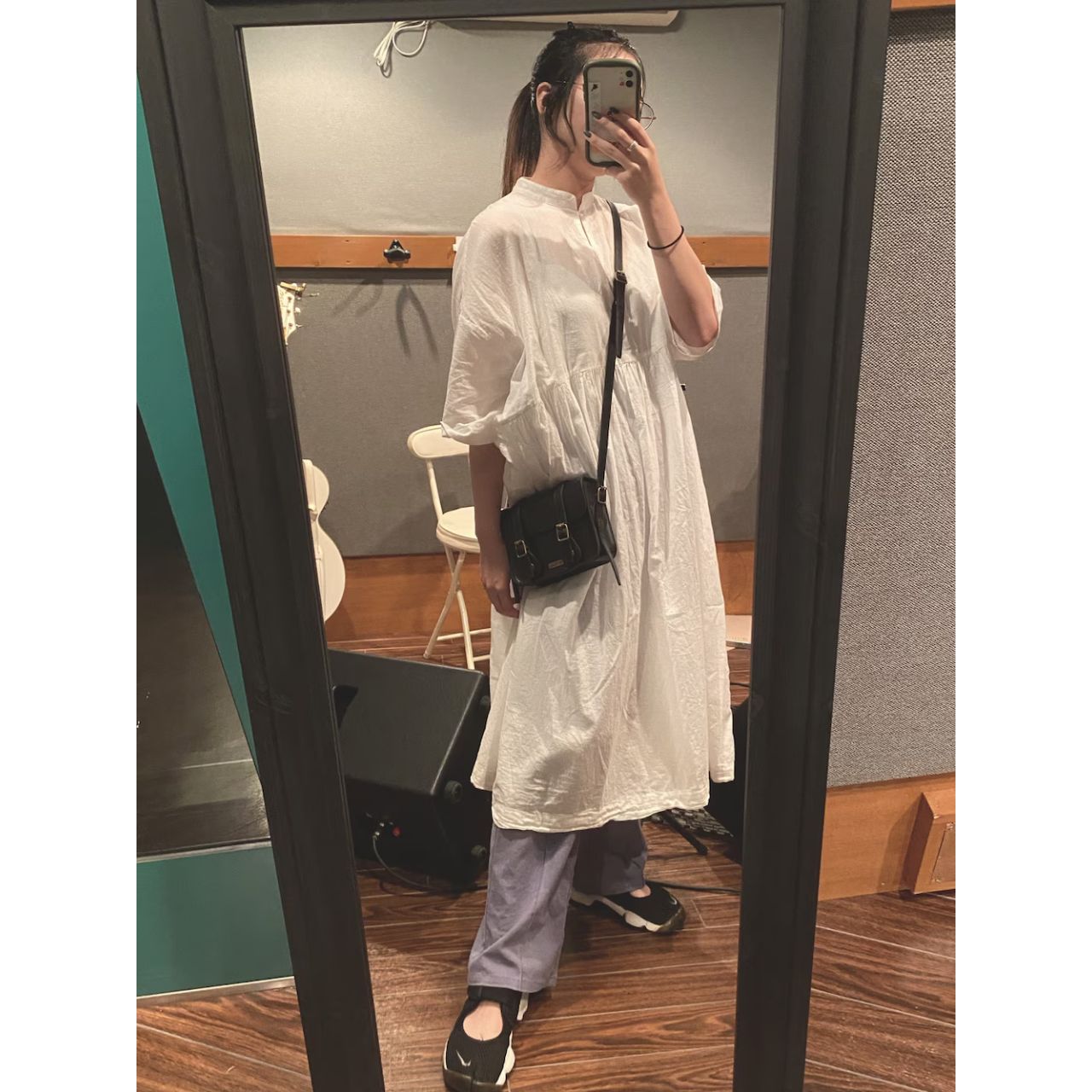 レディースのドクターマーチンのバッグのダサくないおしゃれなコーディネート例