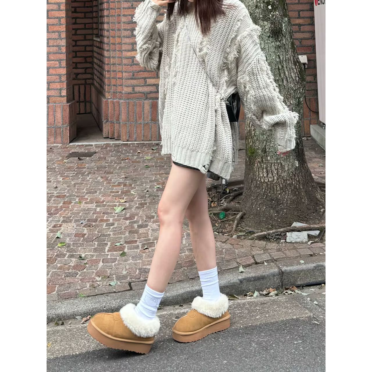 レディースのドクターマーチンのバッグのダサくないおしゃれなコーディネート例