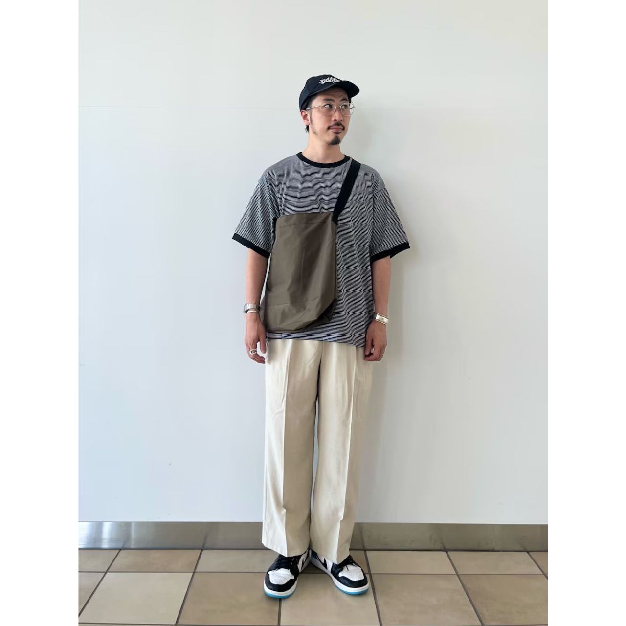 メンズのドリフターのバッグのダサくないおしゃれなコーディネート例
