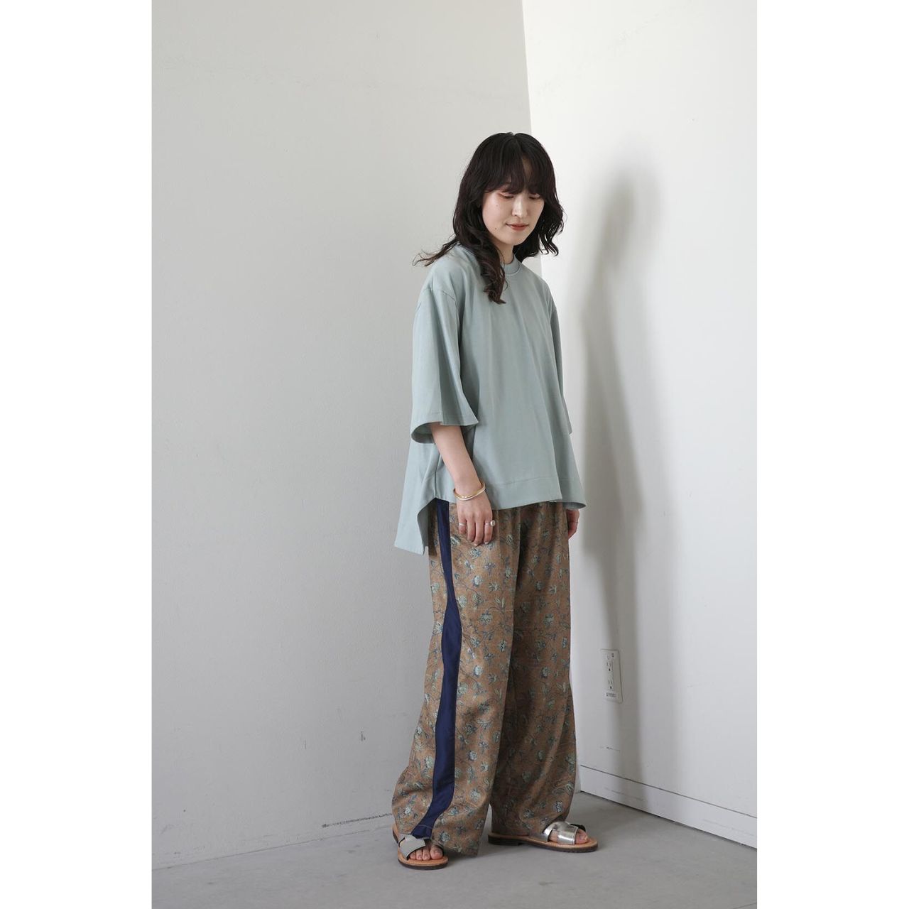 レディースのフェリシモの服のおしゃれなコーディネート例