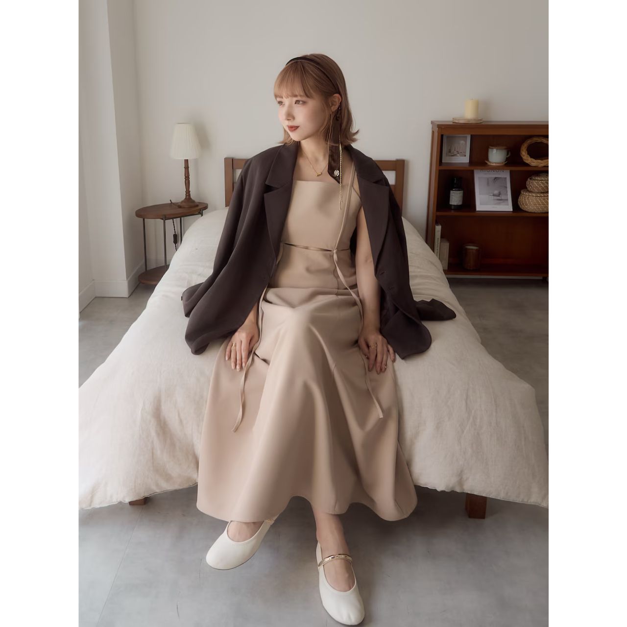 レディースのferragamoのネックレスのダサくないおしゃれなコーディネート例
