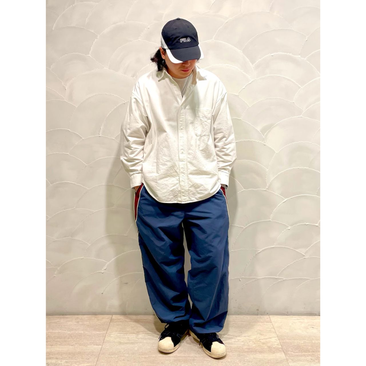 メンズのFILAのキャップのダサくないおしゃれなコーディネート例
