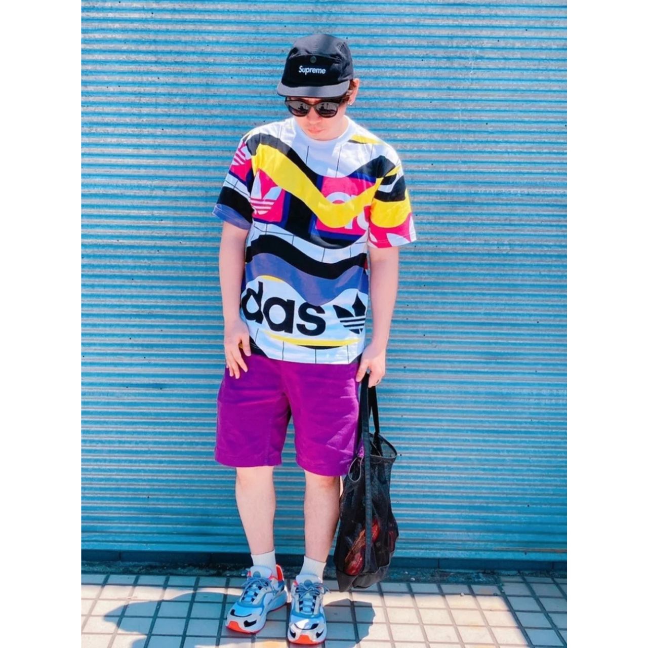 メンズの派手なTシャツのダサくないおしゃれなコーディネート例
