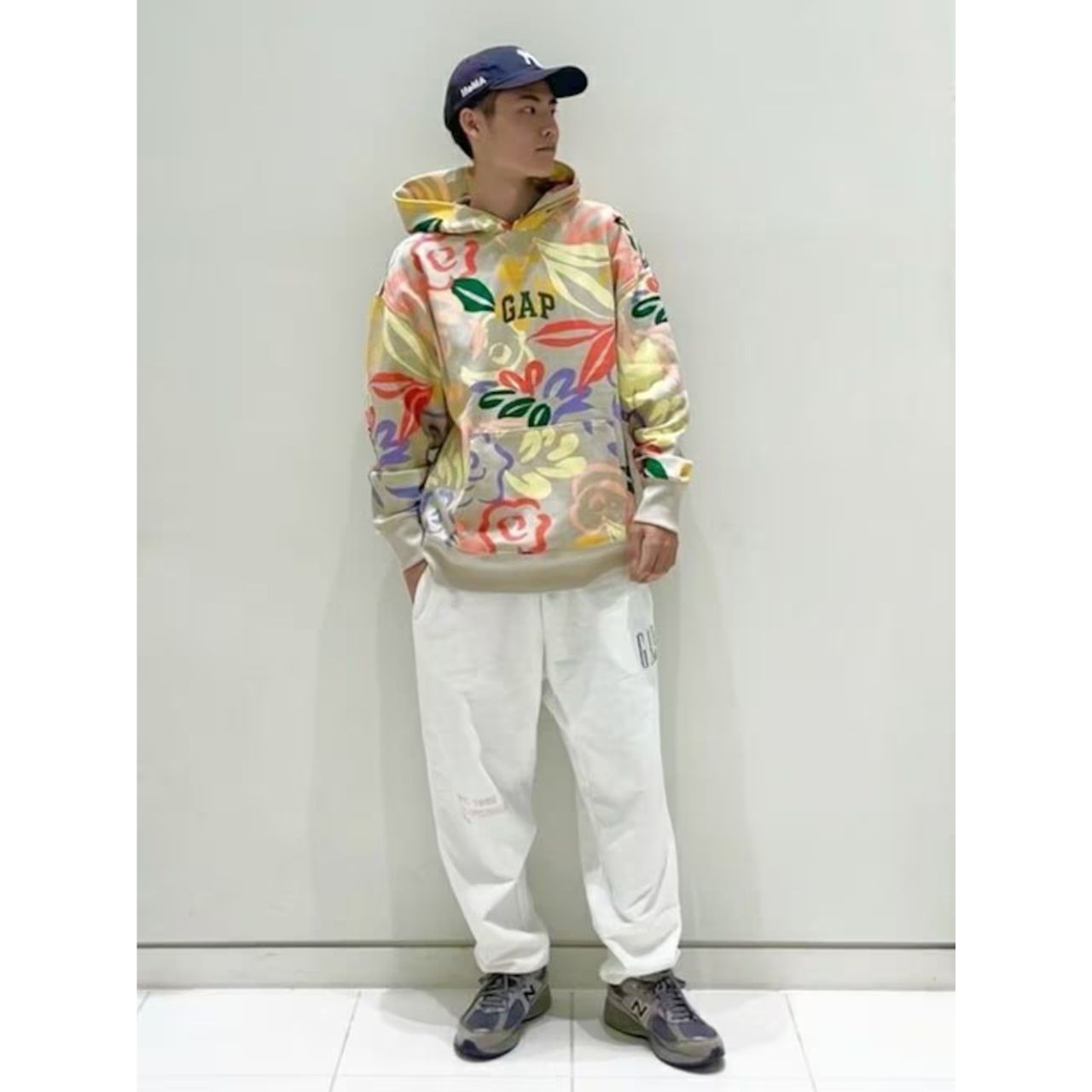 メンズのGAPのパーカーのおしゃれなコーディネート例