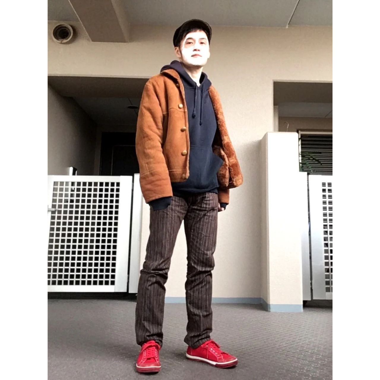 メンズのgapのスニーカーのダサくないおしゃれなコーディネート例