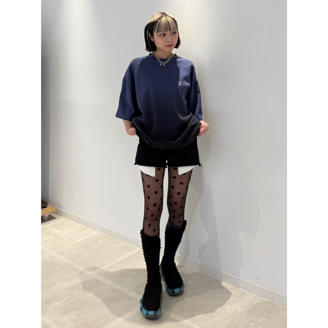 レディースのグラデーションTシャツのダサくないおしゃれなコーディネート例