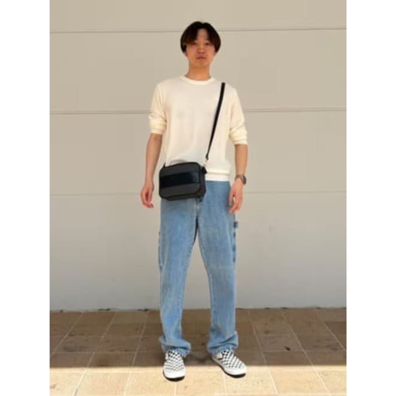 メンズのGUESSのバッグのダサくないおしゃれなコーディネート例